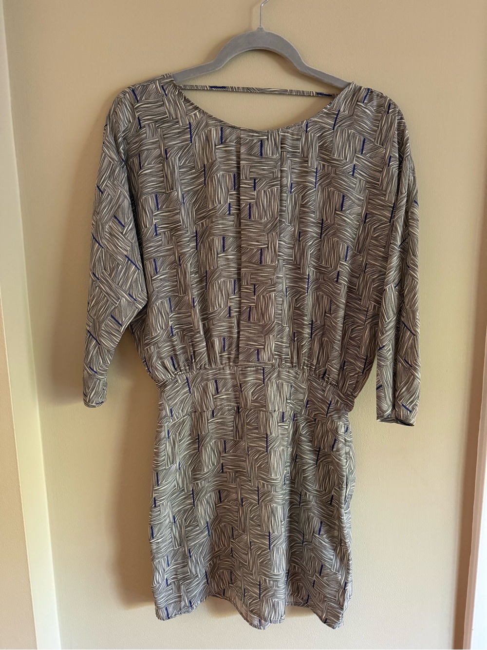 Urban Outfitters Silence + Noise Patterned Long-Sleeve Dress size 6